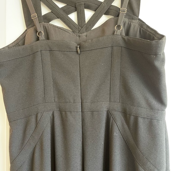 Black Gown - Picture 4 of 8